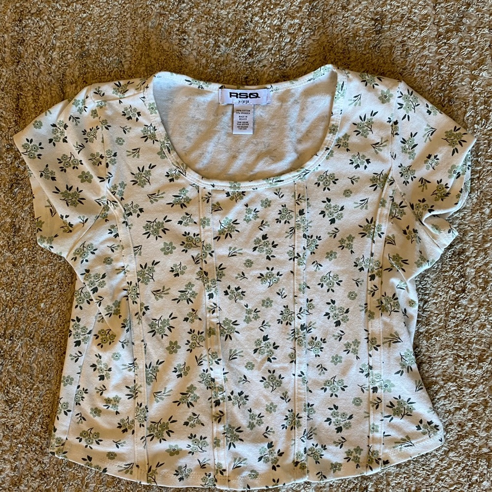 Cute White and Green Floral Crop Top🤍